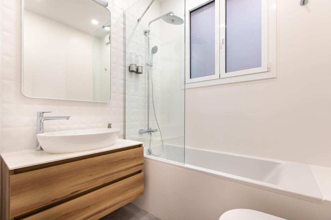 Majestic 4Br/4Bath Apartment In Sagrada Familia Area Барселона Экстерьер фото